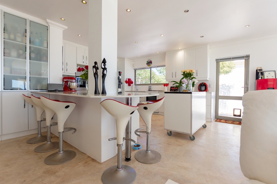 5 Bedroom Property for Sale in Golden Mile Western Cape